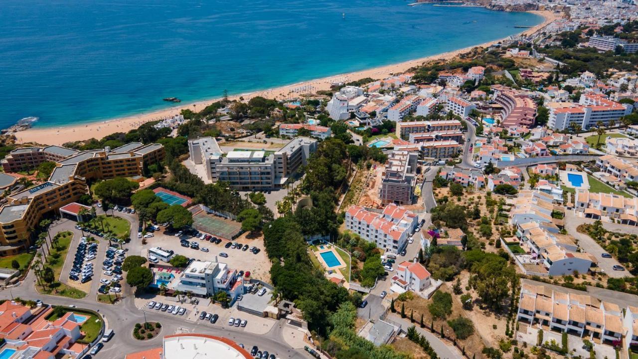 Charming Beachside Apartment W/ Pool By Lovelystay Albufeira Bagian luar foto
