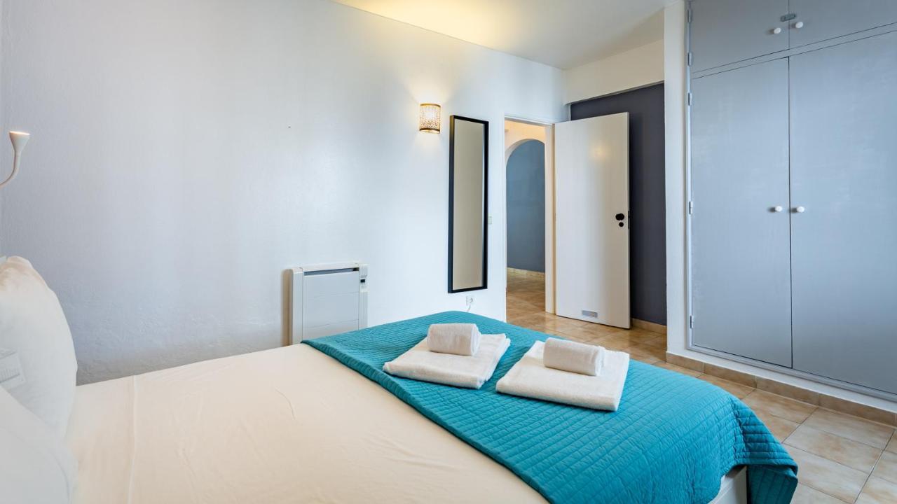 Charming Beachside Apartment W/ Pool By Lovelystay Albufeira Bagian luar foto