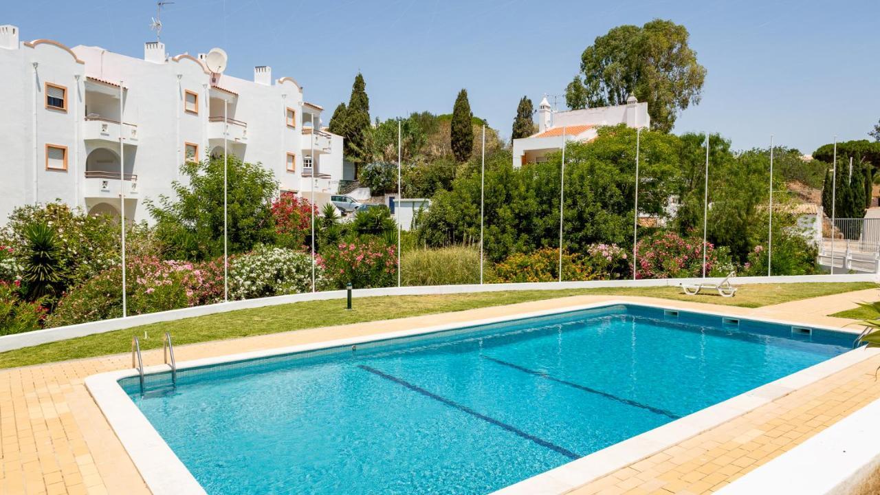 Charming Beachside Apartment W/ Pool By Lovelystay Albufeira Bagian luar foto