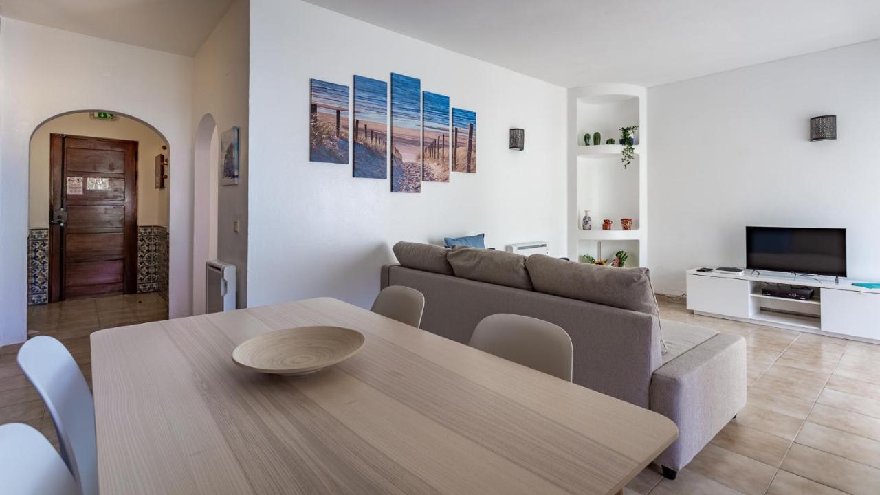Charming Beachside Apartment W/ Pool By Lovelystay Albufeira Bagian luar foto