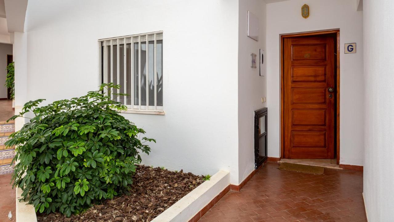 Charming Beachside Apartment W/ Pool By Lovelystay Albufeira Bagian luar foto