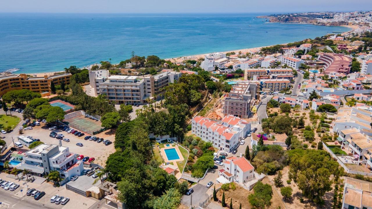 Charming Beachside Apartment W/ Pool By Lovelystay Albufeira Bagian luar foto