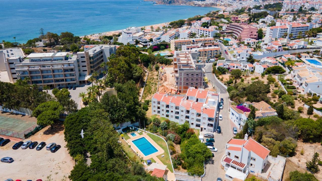 Charming Beachside Apartment W/ Pool By Lovelystay Albufeira Bagian luar foto